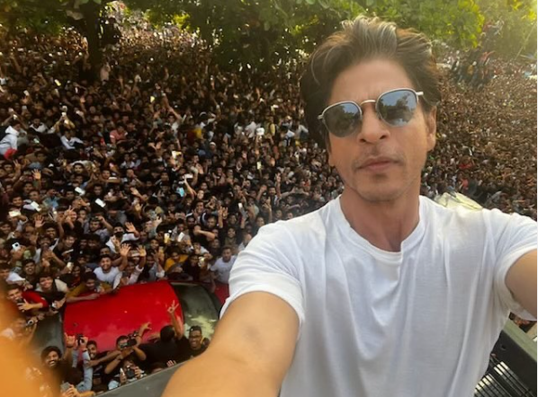 Mannat Moments: Where SRK's Stardom Meets Daily Life